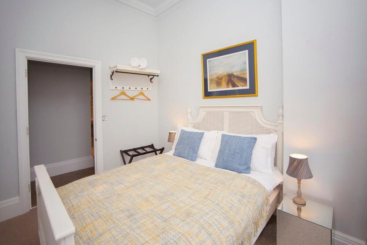 Stylish City Centre Apartment - バース エクステリア 写真